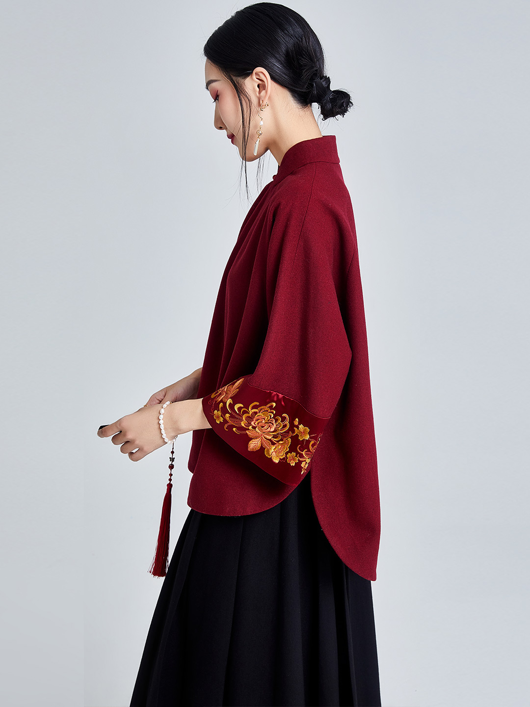 2020 autumn and winter new Chinese style retro embroidered woolen tea dress Zen female modified Tang dress short cheongsam top