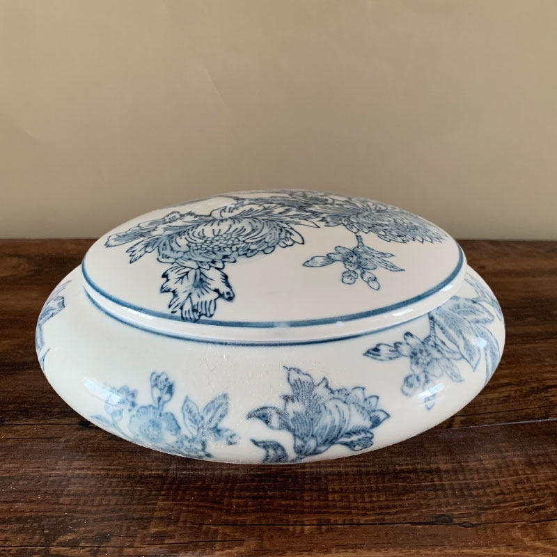 Ceramic blue and white porcelain rouge box jewelry box storage box antique classical key box decoration desktop decoration