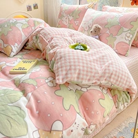 Клубничный сок [густой теплый молочный бархат, приятный для кожи, спать обнаженным]