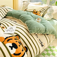 Line Axe [толстый теплый молочный бархат, приятен для кожи и позволяет спать обнаженным]