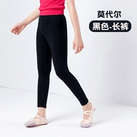 Черные брюки-модель