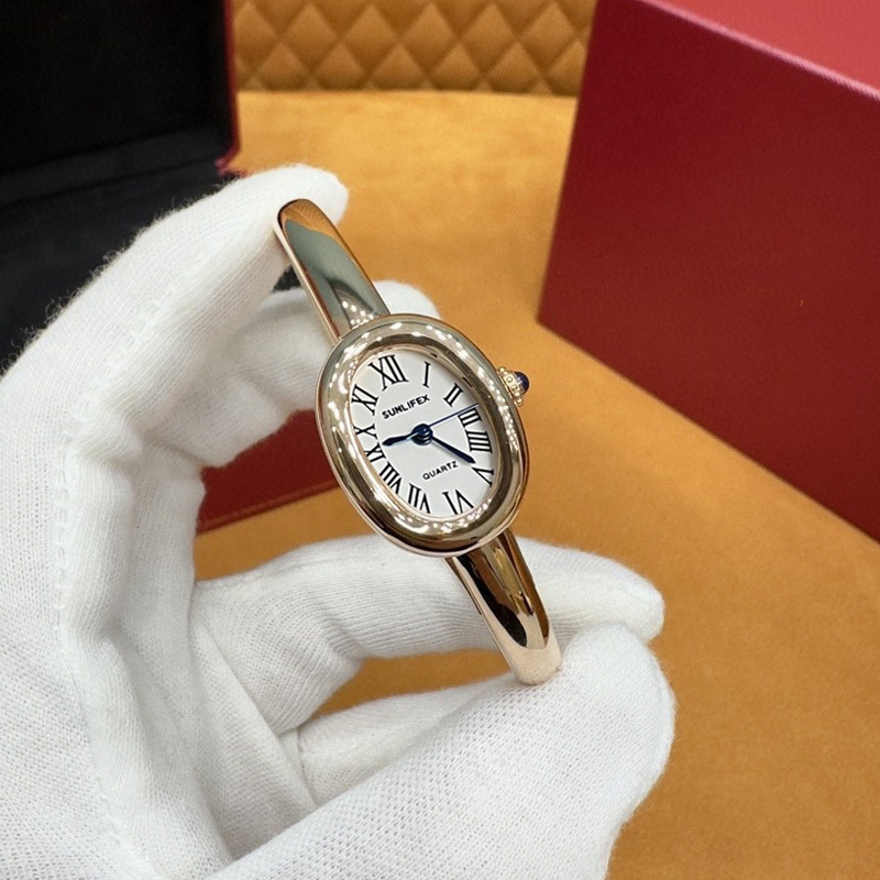 Women's Bathtub-Style Bracelet Watch with Vintage Roman Numerals, High-End Luxury, Niche, Waterproof Women's Wristwatch Women's Bathtub-Style Bracelet Watch with Vintage Roman Numerals, High-End Luxury, Niche, Waterproof Women's Wristwatch