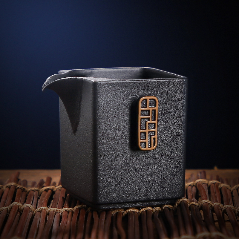 High-end ceramic Japanese-style rough pottery eagle mouth justice cup square features Zen new tea set tea divider tea sea single