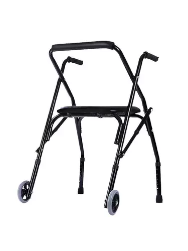 Пожилые люди, которые ходят по тележке пожилой руки с ограниченными возможностями для инвалидов, могут взять рамку по поручению по поручению на колесах на колесах