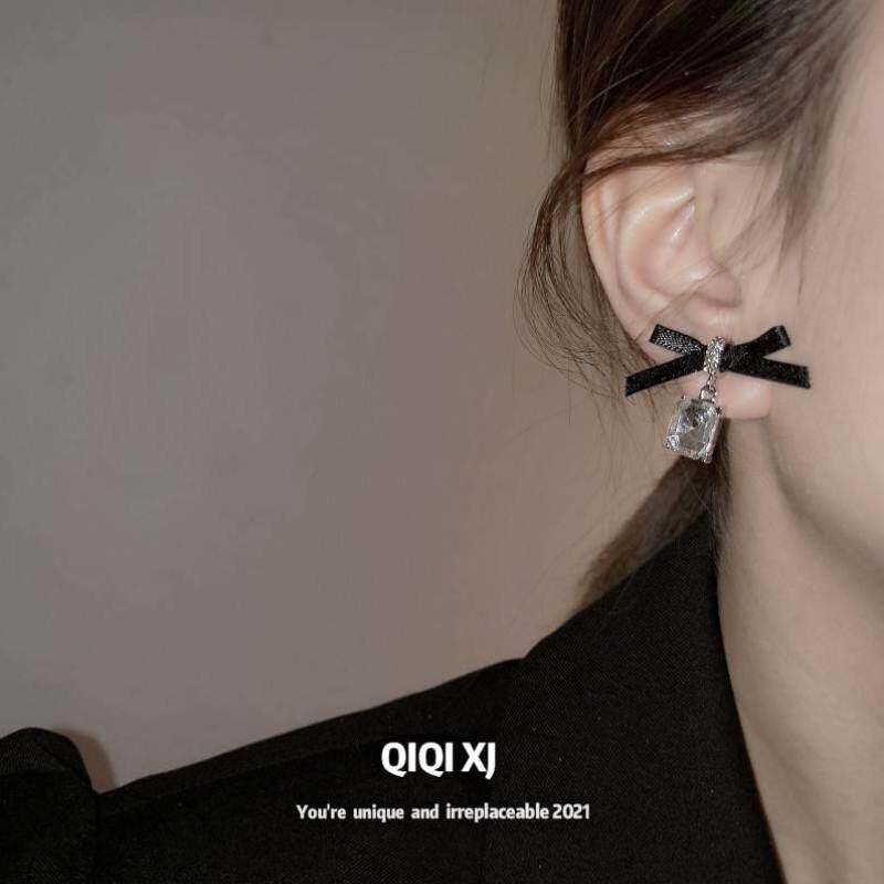 Autumn and winter retro temperament black velvet bow diamond pearl gem pendant earrings net celebrity celebrity ear pin earrings