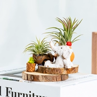 Деревянный слон маленького животного