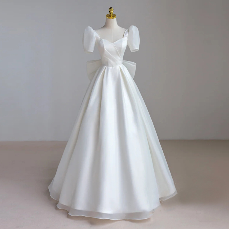  L+White gift of veil skirts  