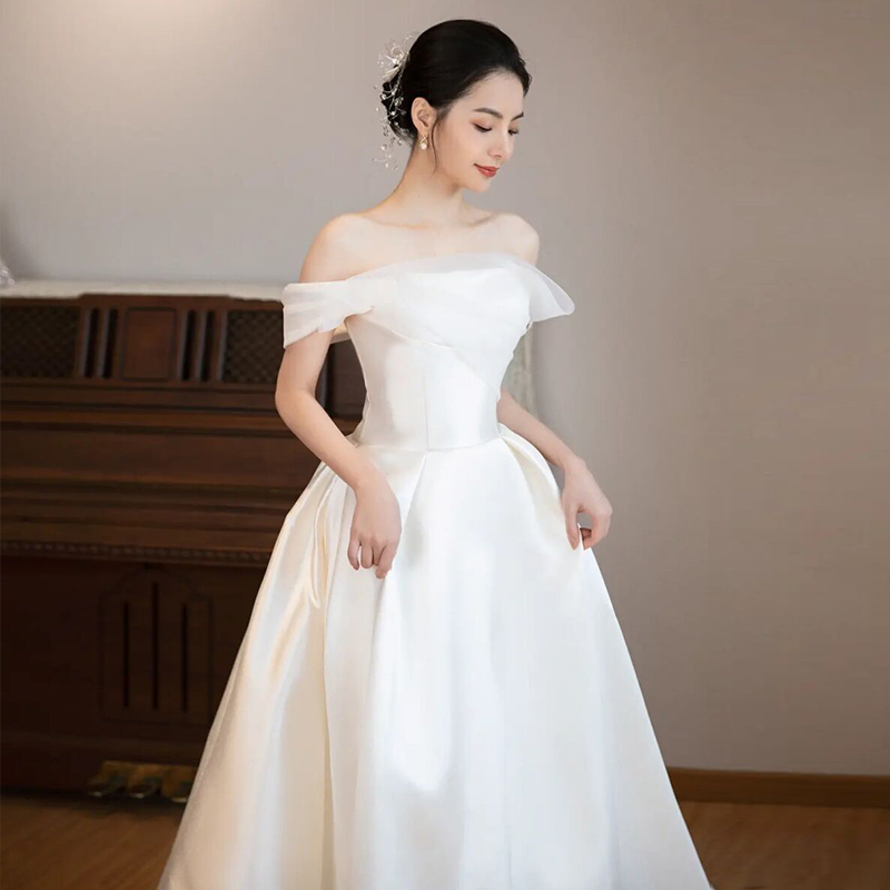 One -character satin light wedding dress 2024 new bride simplicity atmosphere high -end French forest -style dragging tail out One -character satin light wedding dress 2024 new bride simplicity atmosphere high -end French forest -style dragging tail out