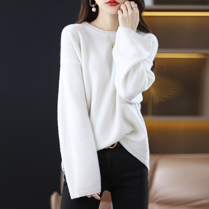 White Raccoon Fur Loose and Lazy Drop-Shoulder Pullover Sweater for Women, 2024 Autumn and Winter New Style, Suitable for Layering or Wearing Alone, Knitted Top