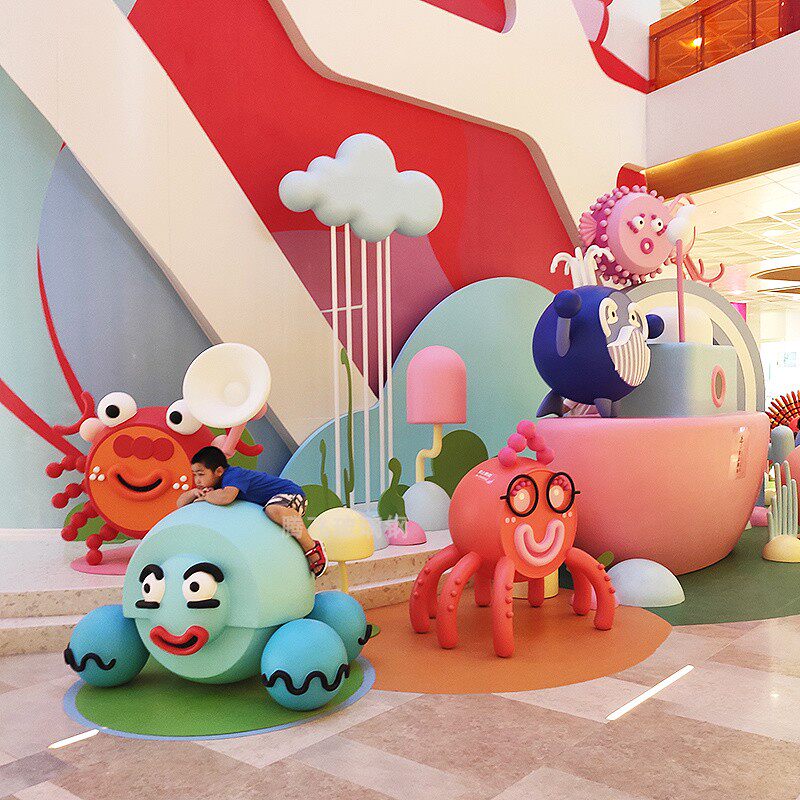 Fiberglass shopping mall creative beauty Chen DP points cartoon sculpture city square commercial mascot doll ornaments custom
