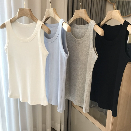 Белая майка топ без рукавов, по фигуре, красивая спина