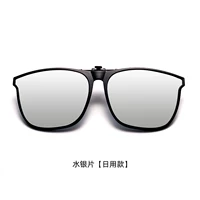 Вода и серебряная пленка-поляризованная Лостер [зажим]