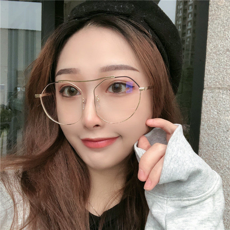 Glasses women's Korean version trendy retro anti-blue light radiation flat mirror men's no degree Internet celebrity decoration street photography literary round face