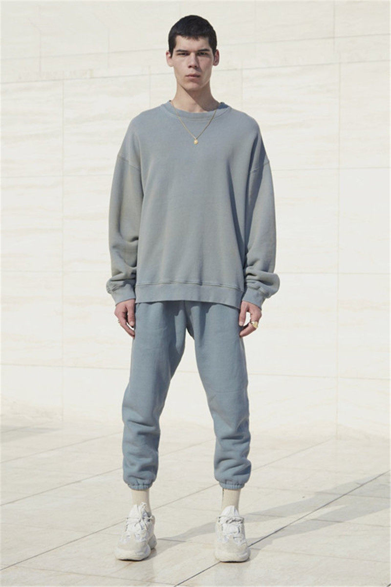 Base sweatshirt with a round collar
