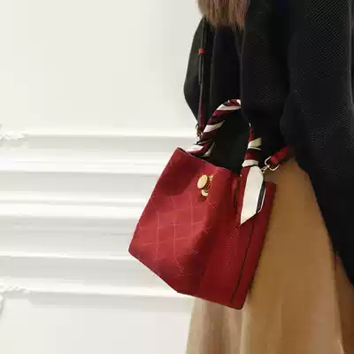 Red envelope wedding female portable Bride wedding bag niche design Chinese bag commuting advanced soft leather summer New