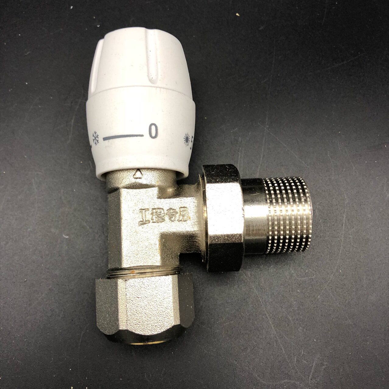 16-20x three-quarter external thread aluminum-plastic angle valve manual temperature control valve