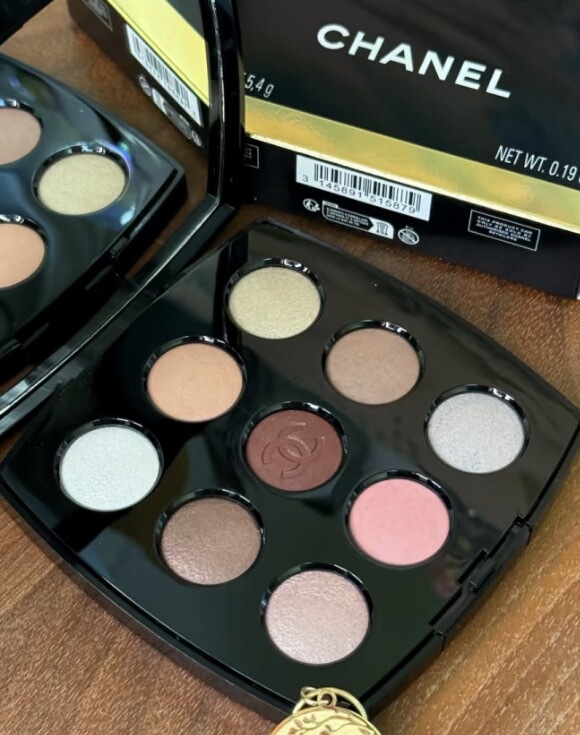 Chanel Eyeshadow 587 Nine Colors 209 Soft Warm Tender 397 Denim in Stock, Purchased from the Counter