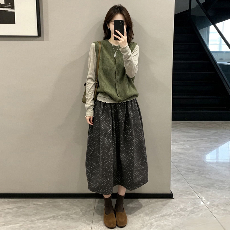 Korean Style Early Autumn Outfit Set 2026 New Knitted Vest Base Shirt Floral Dress Women's Three-Piece Suit Korean Style Early Autumn Outfit Set 2026 New Knitted Vest Base Shirt Floral Dress Women's Three-Piece Suit