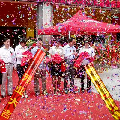 The opening salvo started Grand Gedeh County aboard pen hua tong handheld fireworks company opening ceremony festive supplies li hua pao
