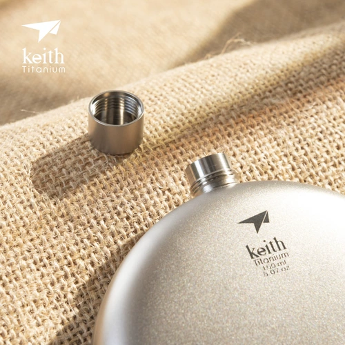 Изысканная маленькая карманная фляжка для кемпинга