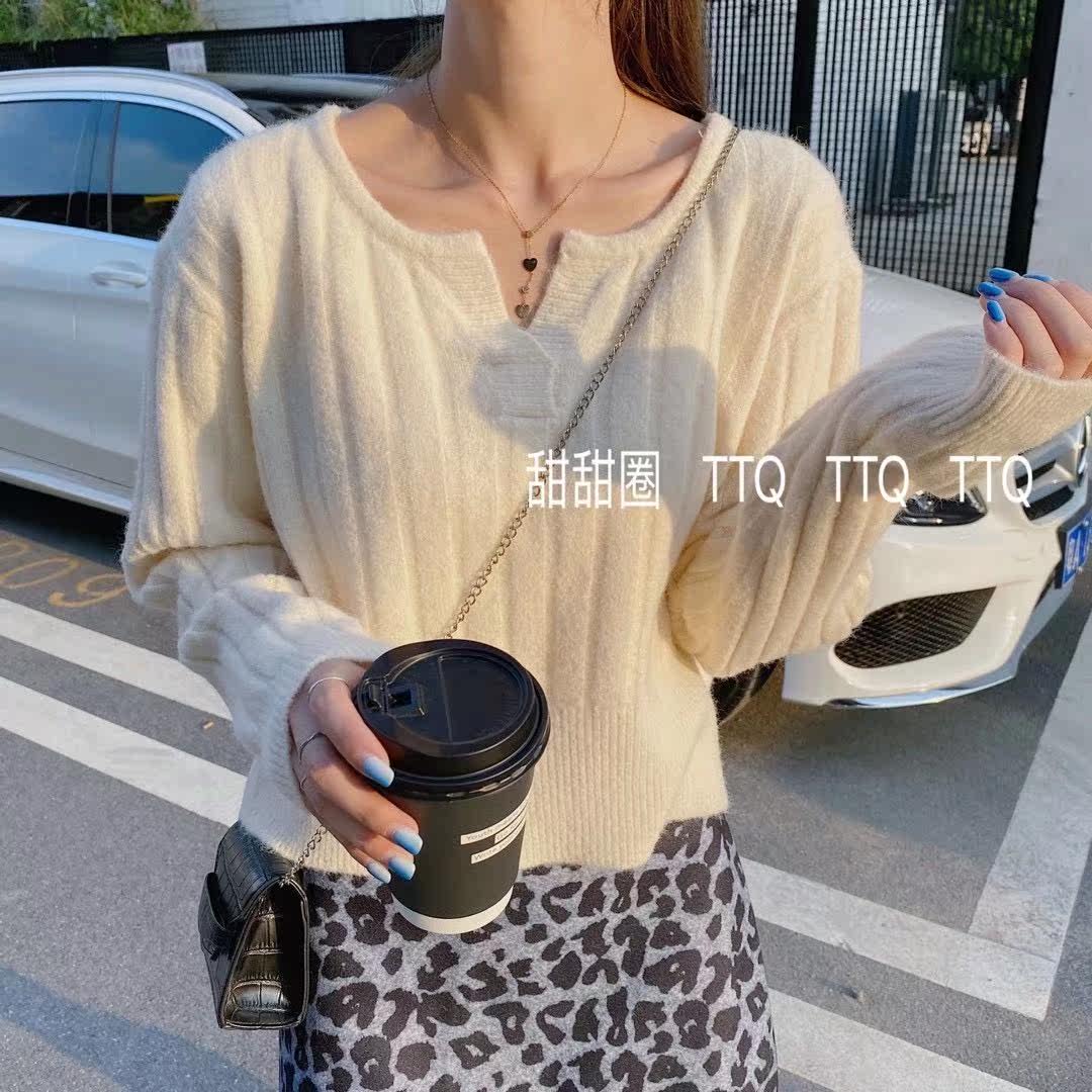 V-neck knitted base shirt women's autumn new slim elastic thin wild pit long-sleeved outer collarbone top