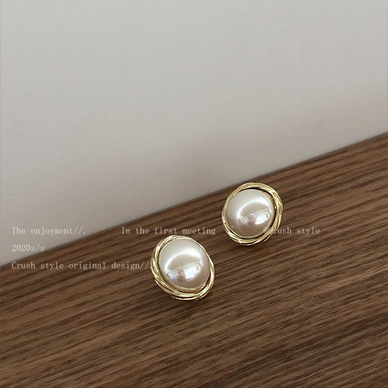 European and American light luxury baroque pearl earrings female summer all-match earrings trendy retro high-end design niche earrings