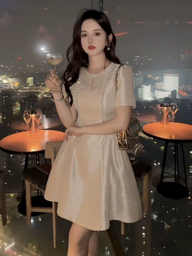 Небольшой наряд маленькой принцессы, приталенное платье, корсет, осенняя длинная юбка, в стиле Шанель, короткий рукав, средней длины, городской стиль