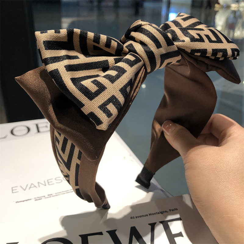 Korean-style color-blocked FF letter print headband, retro and simple double-layer bow headband, popular hair clip, European style hair accessory.