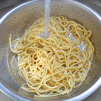 武汉热干面：唤醒味蕾的地道湖北风味🍜