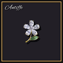 Simple small brooch High-grade female ins trendy personality neckline anti-slip buckle pin Suit fixed sweater clothing accessories