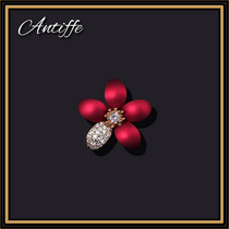 Luxury suit accessories small red flowers high-grade brooch female cute Japanese anti-light buckle pin wild badge male