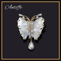 Natural white shellfish butterfly brooch ins tide personality high-end femininity Luxury pin buckle atmospheric clothing accessories