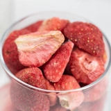 臻好恰 Обделенные клубничные хрустящие клубничные нарезанные кубиками 1 фунт.