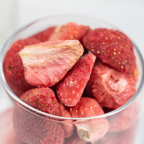 臻好恰 Обделенные клубничные хрустящие клубничные нарезанные кубиками 1 фунт.
