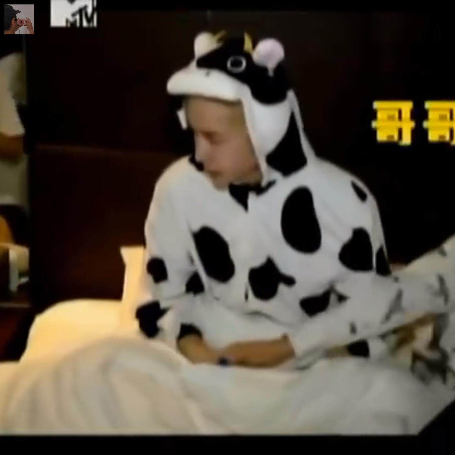 Cow pajamas Wang Yibo adult children 3 years old 10 years old and sleepy dressing female winter integrated