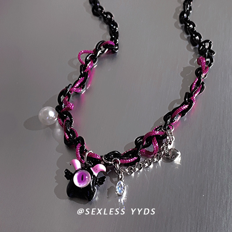 Super stylish! Sweet and cool little devil pendant necklace for women, 2025 new popular style, trending on Instagram, hip-hop clavicle chain for men.