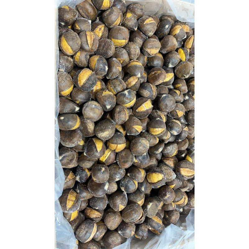 Frozen Chestnuts with a Crack in the Shell, Sweet and Glutinous, Frozen Chestnuts with Shells Frozen Chestnuts with a Crack in the Shell, Sweet and Glutinous, Frozen Chestnuts with Shells