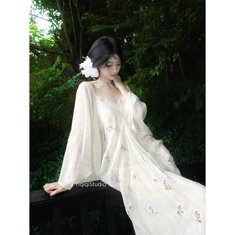 New Chinese-Style Set with a Zen-Like Coolness, Stunning and Very Popular, Featuring Chinese-Style Embroidery, a Camisole Dress, and a Shawl as a Two-Piece Set New Chinese-Style Set with a Zen-Like Coolness, Stunning and Very Popular, Featuring Chinese-Style Embroidery, a Camisole Dress, and a Shawl as a Two-Piece Set