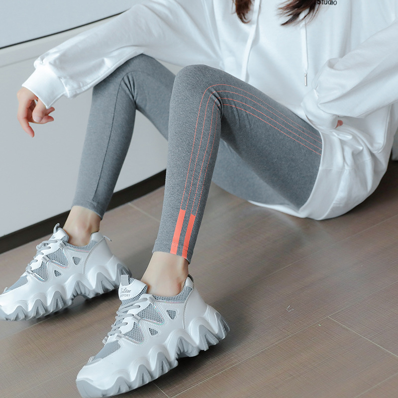 Pregnant women wear inner pants and outer wear anti-lighting spring and autumn clothes 2022 new slim fit belly cigarette pants casual sports pants