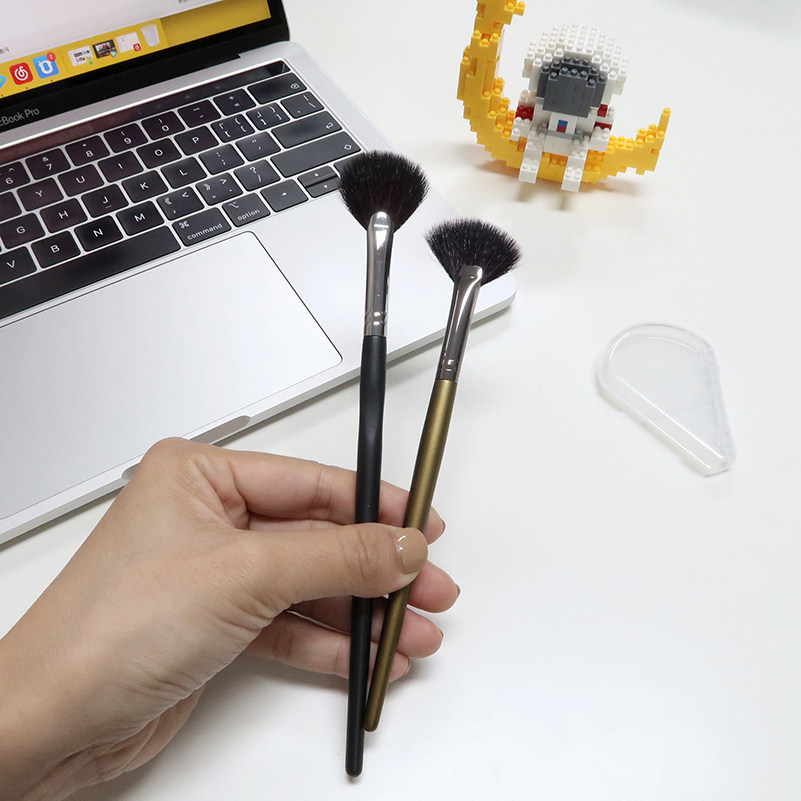 MiGooo Mini - fan high - light brush fine - light wool brush nose brow - and brighten blush brush