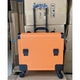 Оранжевый чемодан