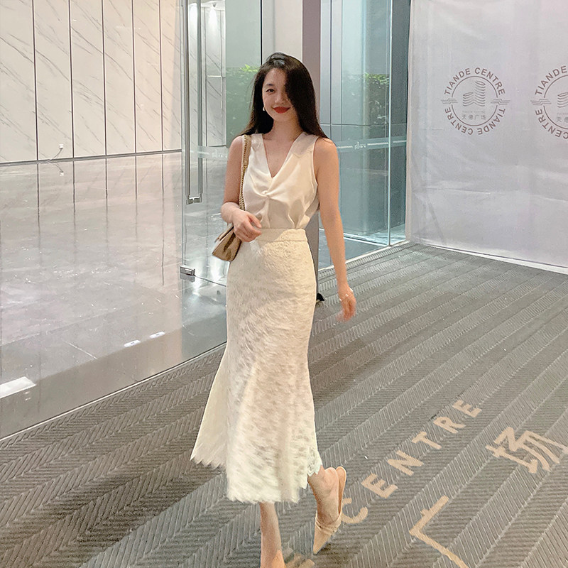 Lin Guanguan mid-length package hip skirt high waist slim temperament skirt female lace fishtail skirt 2022 new summer