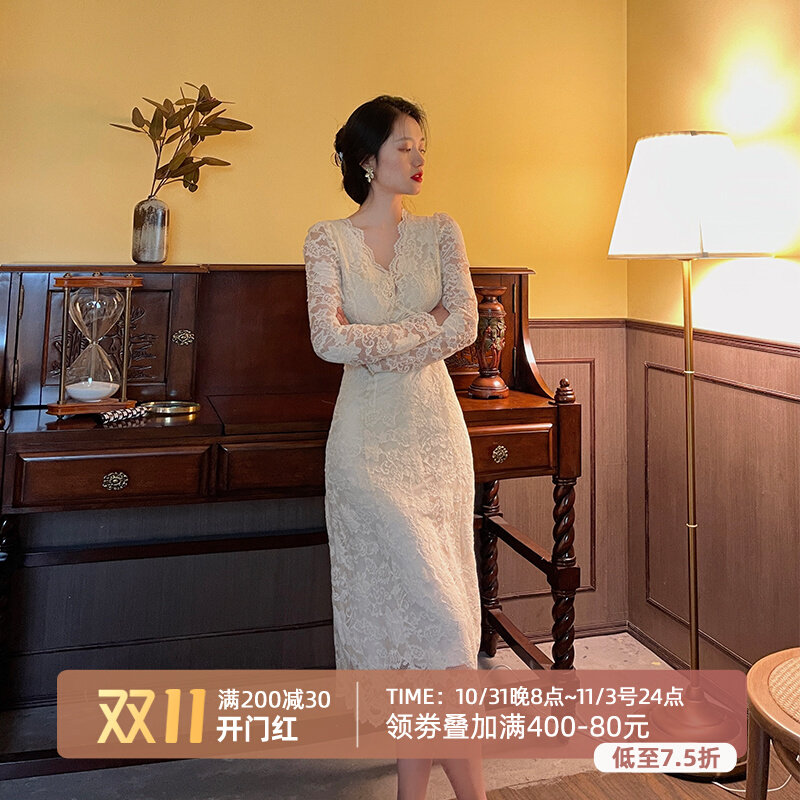 Lin Guanguan French retro V-neck lace dress waist slim temperament long skirt 2022 new women's summer