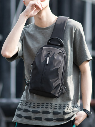 Small backpack men's chest bag solid color zipper fashion trendy Oxford spinning cross bag shoulder bag casual Messenger bag is street