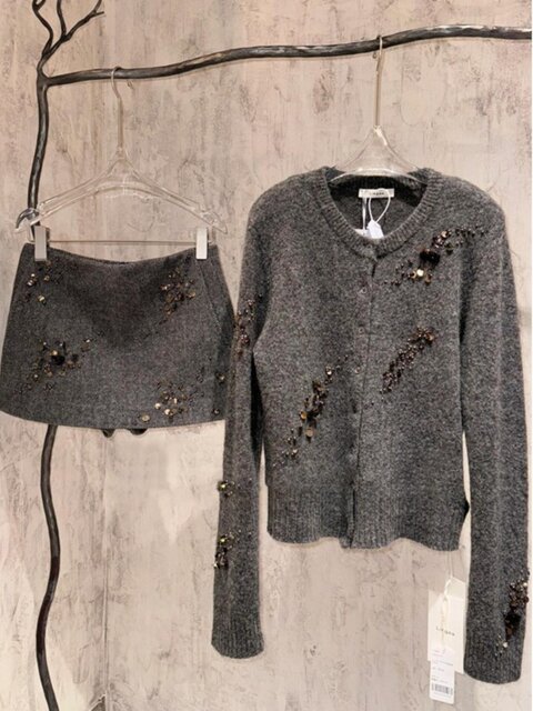 Age-Reducing, Beautiful and Stylish Suit Dress, French Light Luxury, High-End Feel, Sophisticated Temperament, Versatile Knit Top, Casual Short Skirt for Women