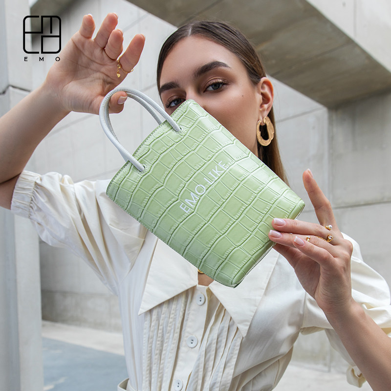 EMO Ice Cream Dog Tooth Bucket Bag Special Bag 2021 New Fashion Phone Bag 100 Hitch Handbag Lady Autumn Winter