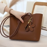 Вместительная и большая сумка через плечо, сумка подмышку для отдыха