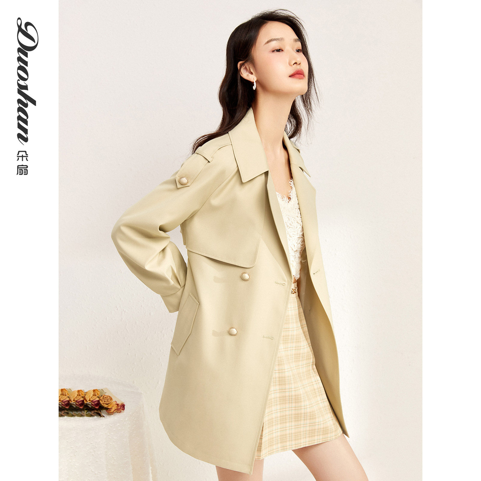 This year the popular wind clothes 2022 spring new yellow wind clothes women in the middle long version small sub-lantern sleeveless jacket