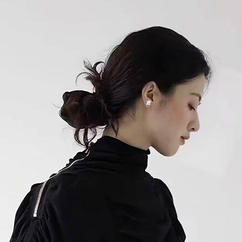 Aura 轻奢精工定制的LOGO