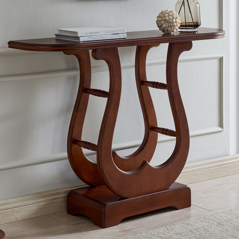 Household log semi-circle porch entry entrance hall against the wall sofa back a few simple porch cabinets end scene porch table